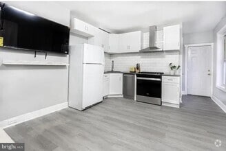 Building Photo - 930 N 45th St