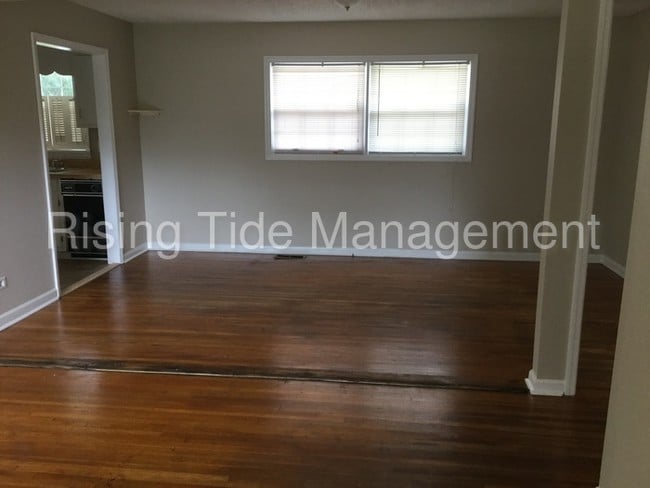 Building Photo - 200 E Haven Dr