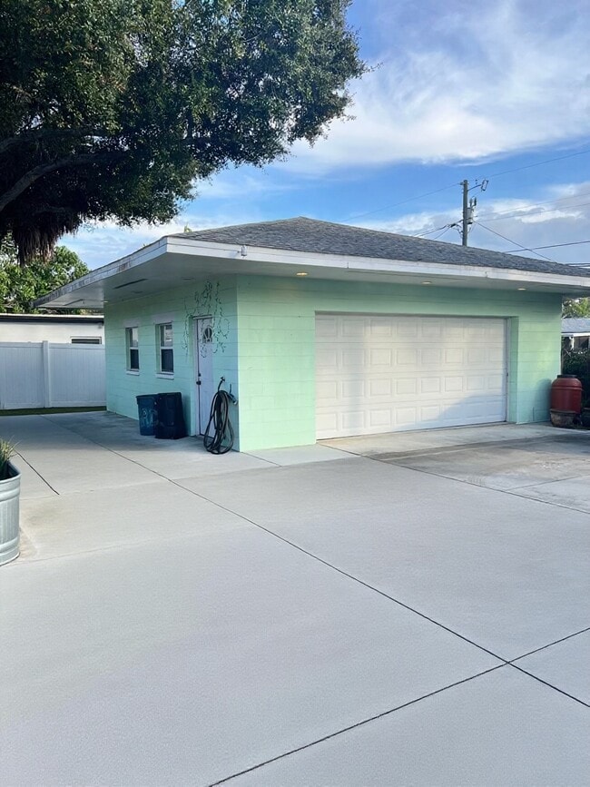 Building Photo - 514 42nd Ave N