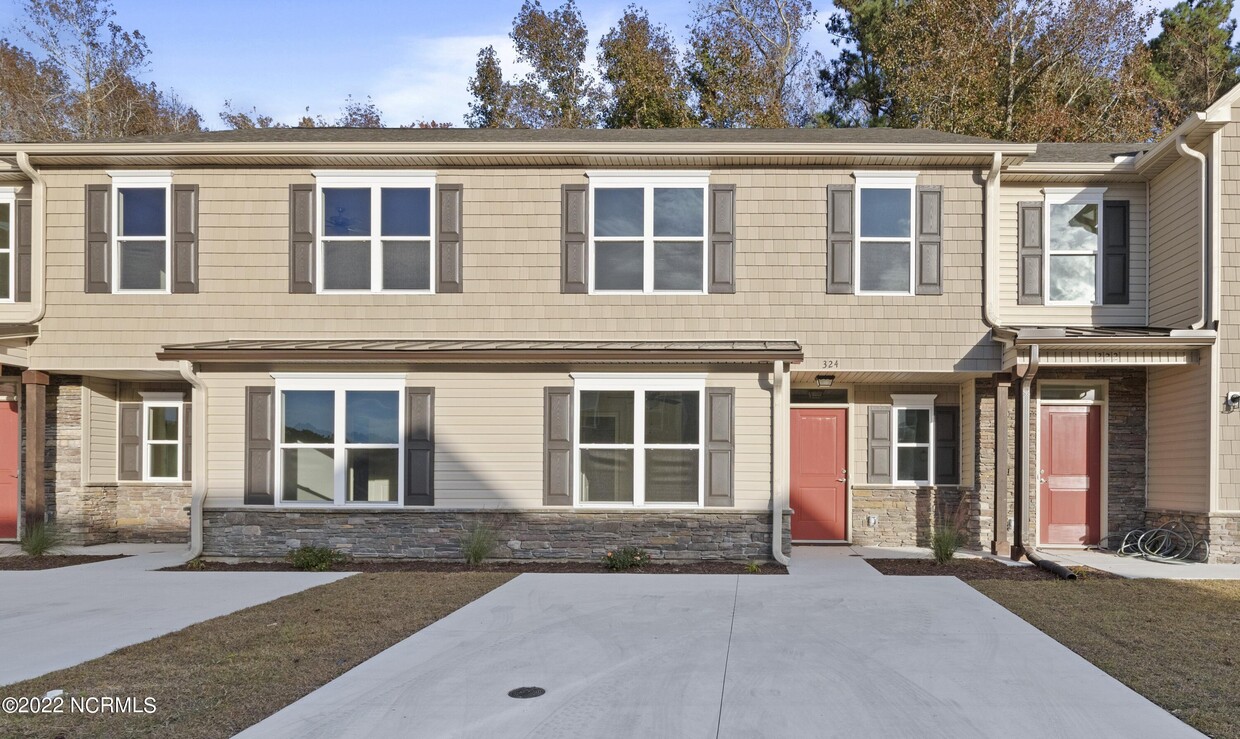 326 Glenellen Loop Rd, Midway Park, NC 28544 Townhome Rentals in