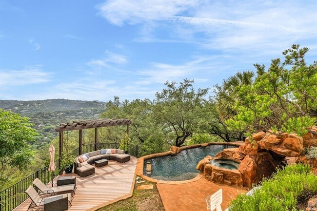 Building Photo - 1710 Mt Larson Rd