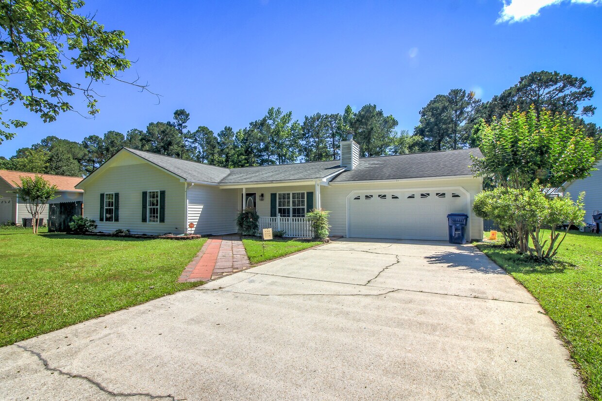 Foto principal - 102 Education Ln