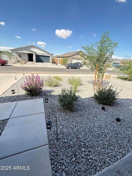 Building Photo - 2609 E San Miguel Dr