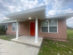 Building Photo - 713 N 9th St