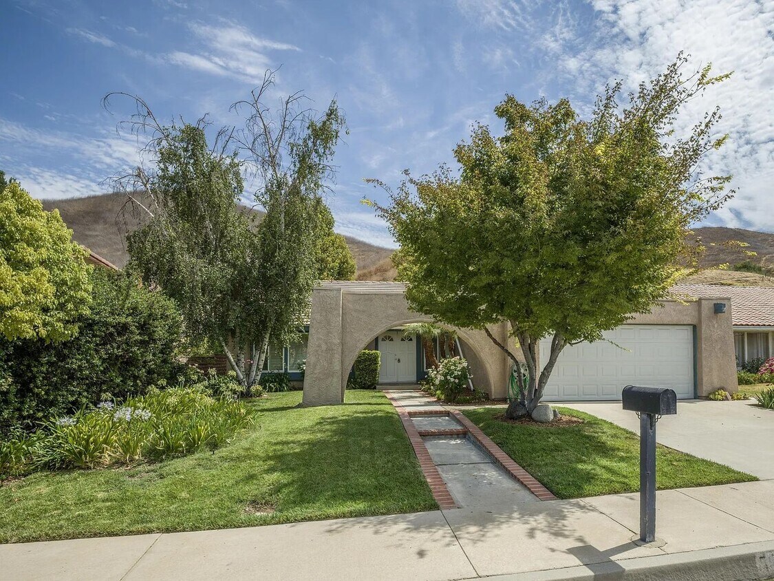 Foto principal - Beautiful 4 bed 2 bath house in Agoura Hills