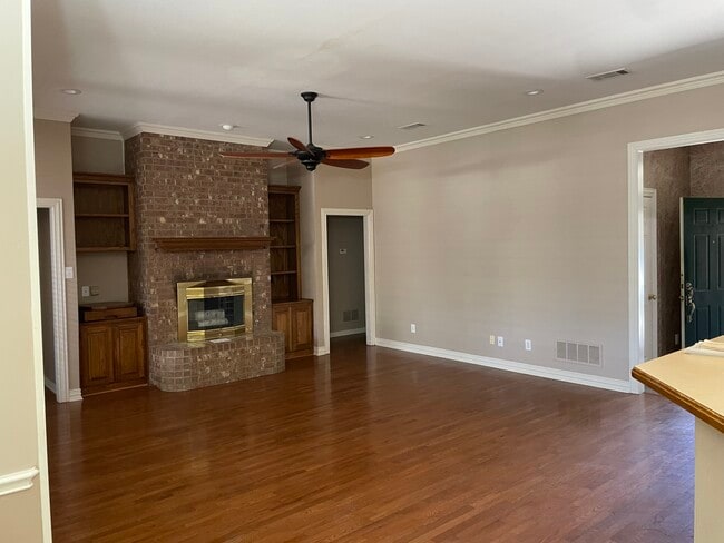 Building Photo - 3014 S Manor Ct