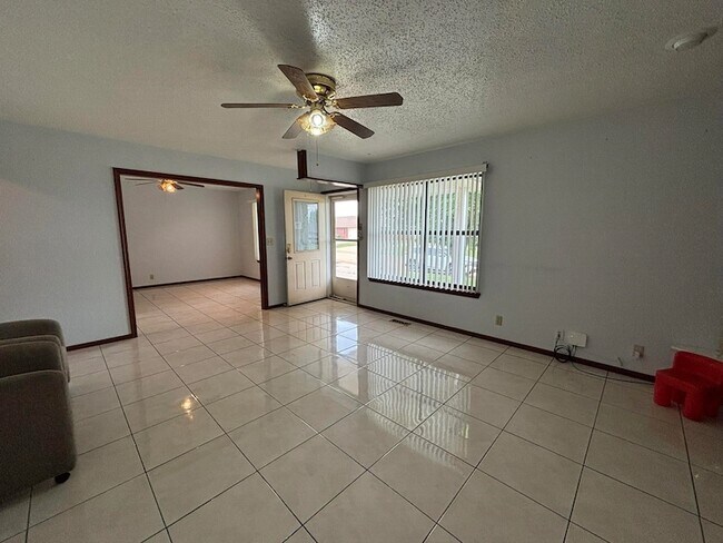 Foto del edificio - 1417 Matthew Dr