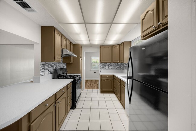 Foto del edificio - 3 Bed / 2 Bath Home with 2 Car Garage