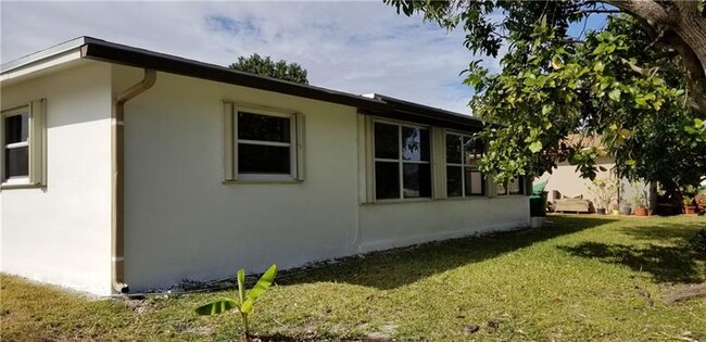 Building Photo - 5800 NW 73rd Ave