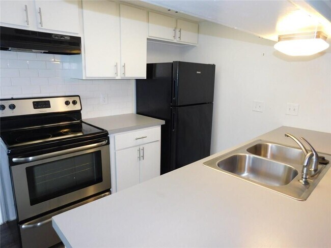 Foto del edificio - 3308 Hycreek Dr