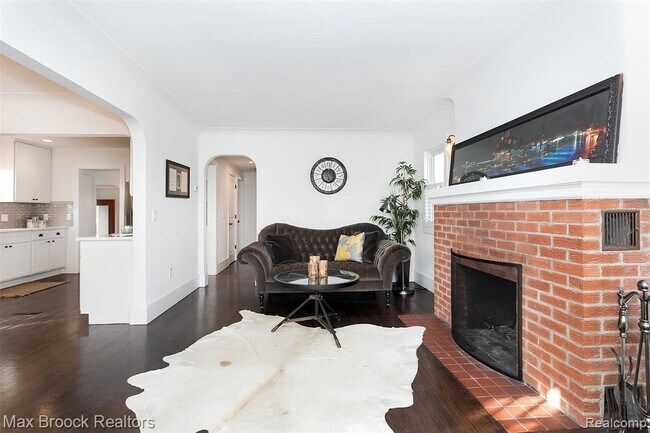 Foto del edificio - 3630 Orchard Lake Rd