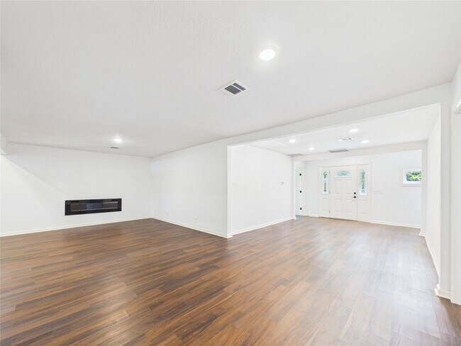 Building Photo - 11515 Iberia Dr