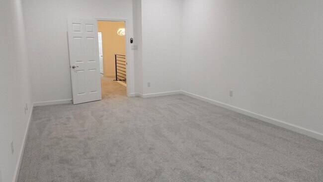 Foto del edificio - 5126 Lyndhurst Dr