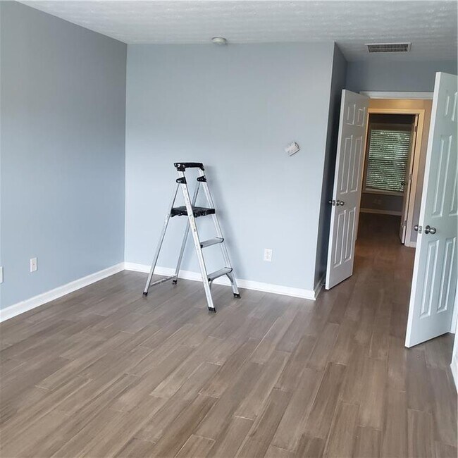 Foto del edificio - 1636 Little Creek Dr