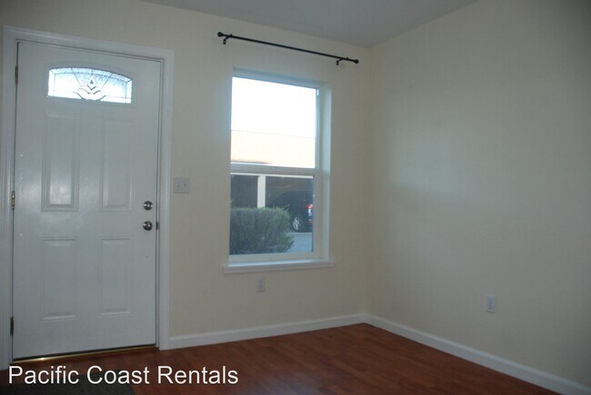 Building Photo - 3 br, 1.5 bath House - 976 Courtyard Circle