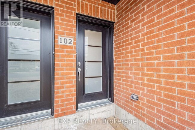 Building Photo - 897-897 Laurier St