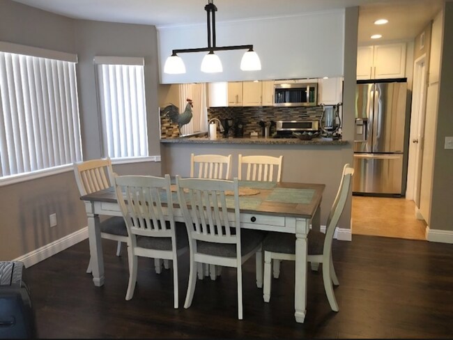 Building Photo - 1279 Calle Bonita