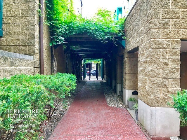 Building Photo - 1606 N Mohawk St