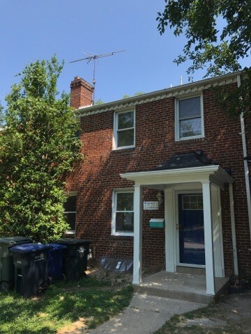Primary Photo - 1520 Taylor St NE