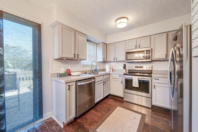 Foto del edificio - 964 Charleston Way Dr