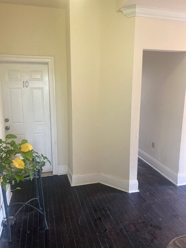 Foto del edificio - 1808 Elysian Fields Ave