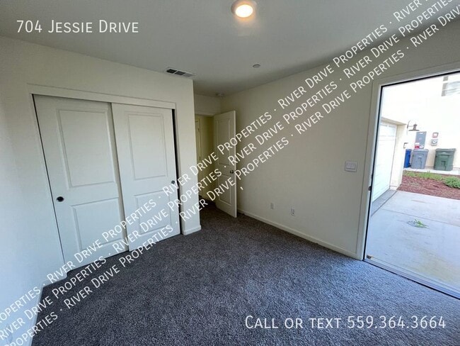 Building Photo - North Merced Available Now