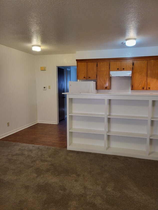 Primary Photo - 214 N M St