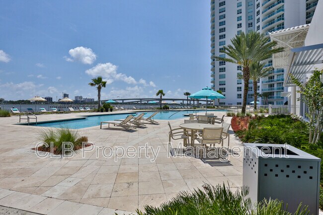 Foto del edificio - 241 Riverside Dr