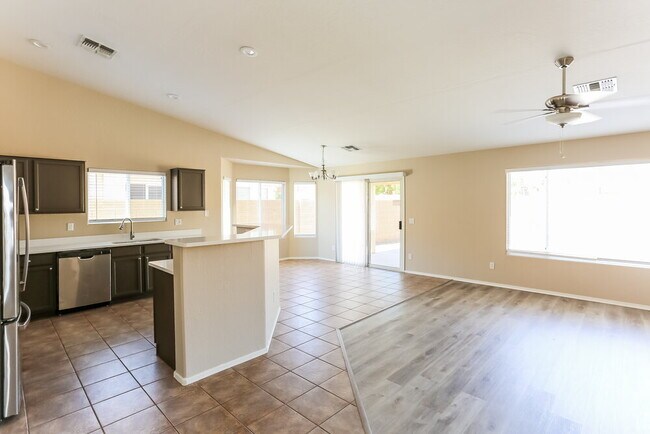 Building Photo - 15316 W Laurel Ln