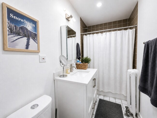 Foto del edificio - 685 1/2 W Wrightwood Ave