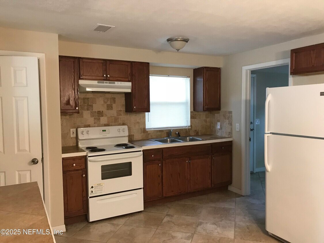 Foto del edificio - 2490 Woolery Dr