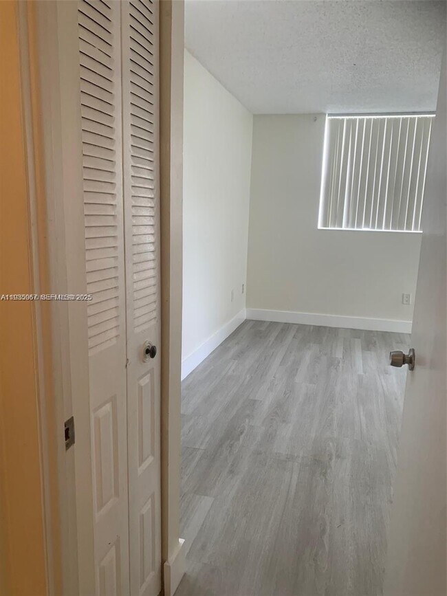 Foto del edificio - 4045 W McNab Rd