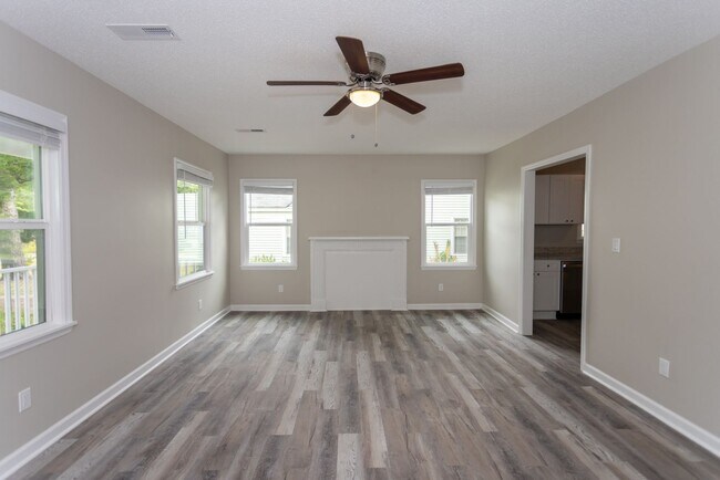 Foto del edificio - Welcome to this Beautiful Home nestled in the heart of Sumter, SC.