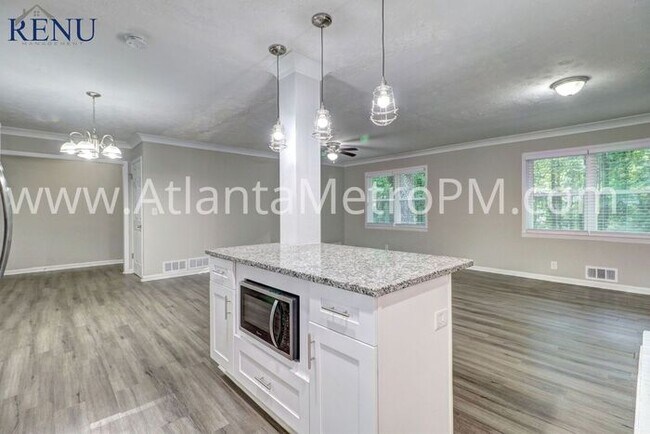 Foto del edificio - Now Available! 4 bedrooms 2 baths