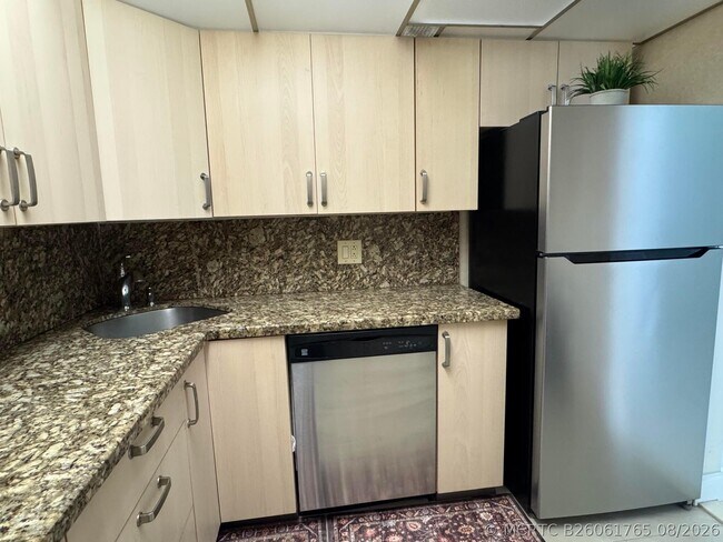Foto del edificio - 305 N Pompano Beach Blvd