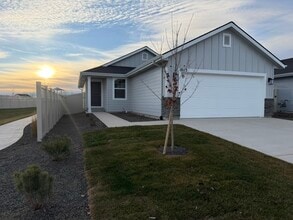 Building Photo - 10113 Longtail Dr