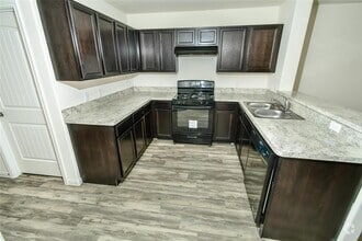 Building Photo - 3323 Gold Star Dr