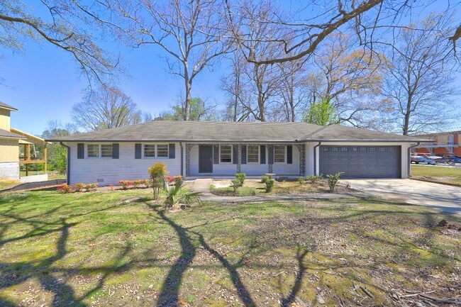 Building Photo - 469 Dogwood Dr