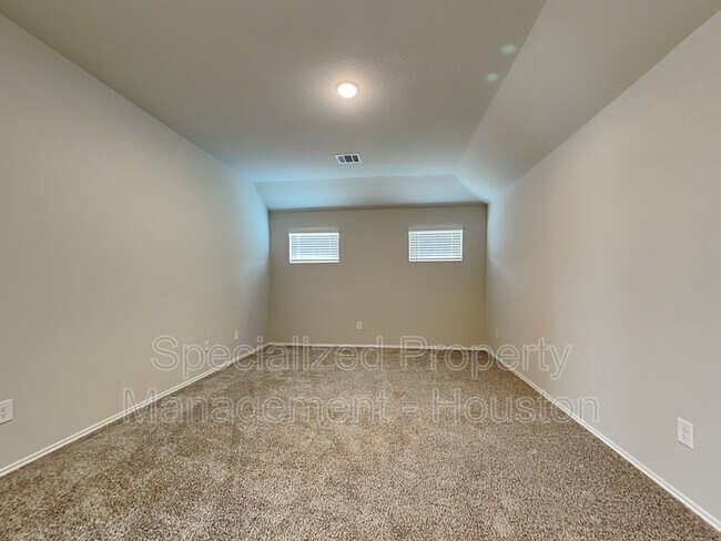 Foto del edificio - 20740 Central Concave Dr