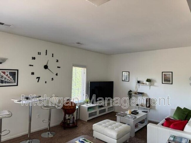 Foto del edificio - 2725 E Maple Rd