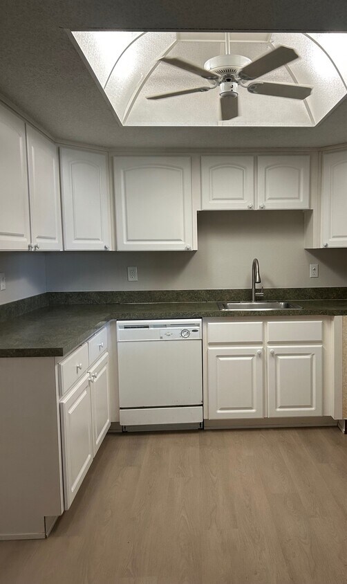 Foto principal - 559 Fairways Cir
