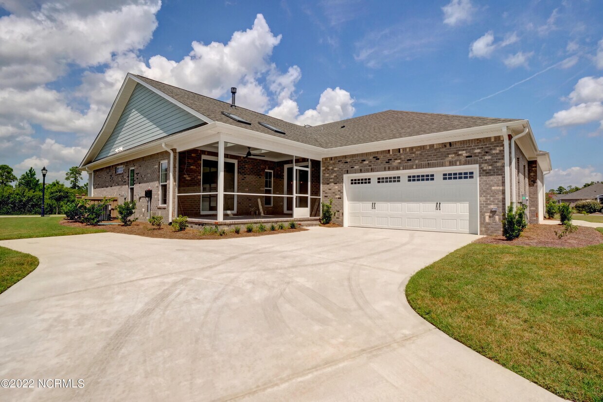 Primary Photo - 8450 Oak Abbey Trail NE