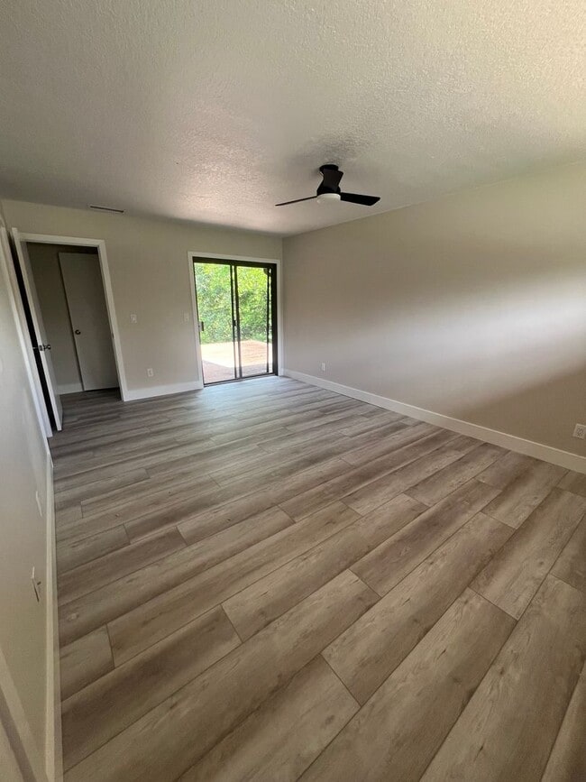 Building Photo - Spacious 4-Bedroom Pool Home in Desirable Winter Springs!