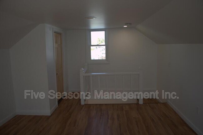 Building Photo - 124 N Winooski Ave