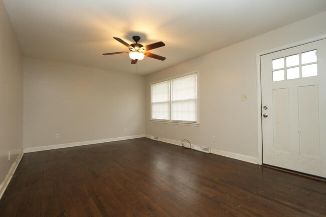 Building Photo - 4033 Fieldcrest Rd