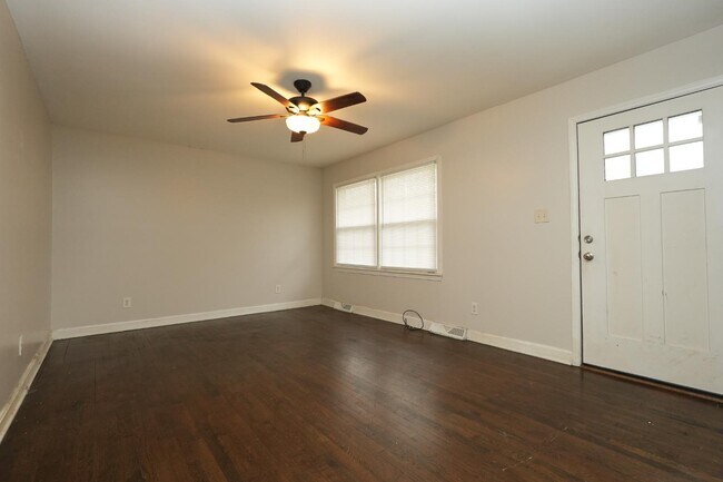 Foto del edificio - 4033 Fieldcrest Rd