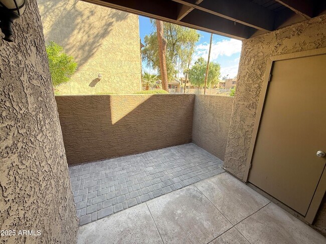 Building Photo - 5877 N Granite Reef Rd