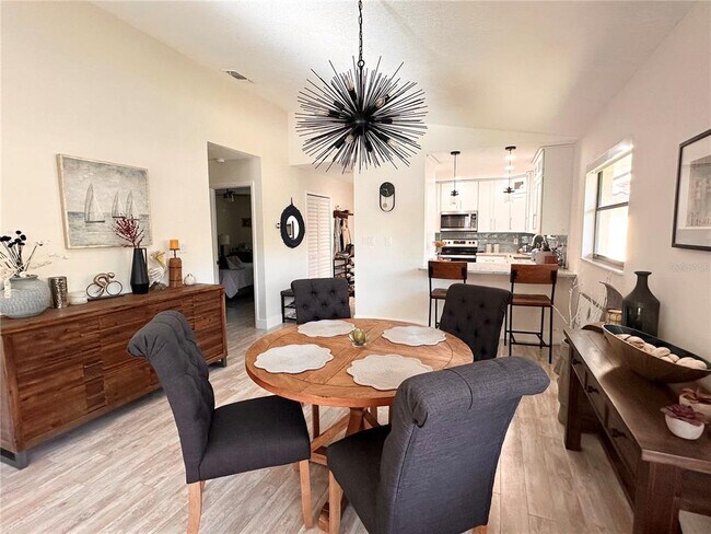 Building Photo - 2613 Hammock Ct