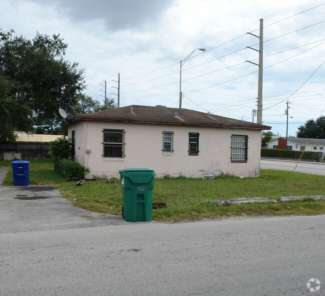 Building Photo - 791 NW 95th St