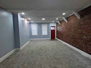 Building Photo - 214 N Lincoln St